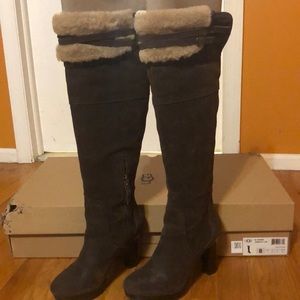 UGGS. OPHIRA PLATFORM OVER THE KNEE